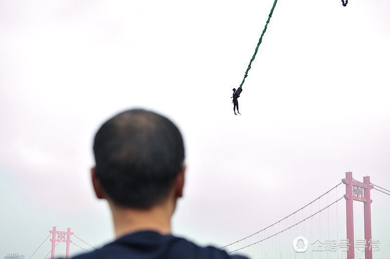 一次180元!在重庆洋人街玩蹦极是种什么体验?