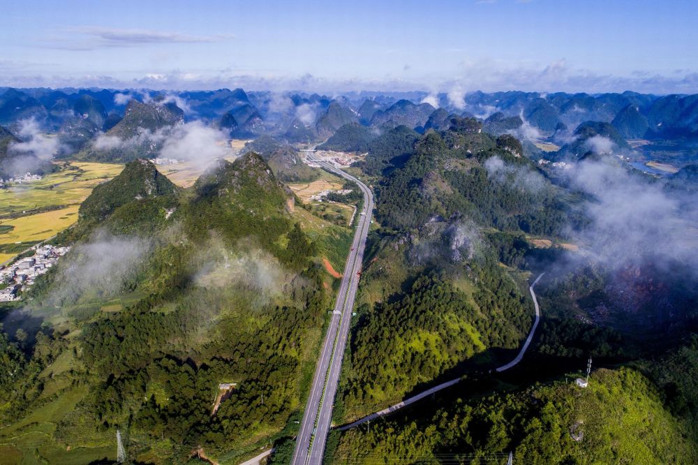 中国这条公路美到国外 英媒惊呼如仙境（组图） - 3