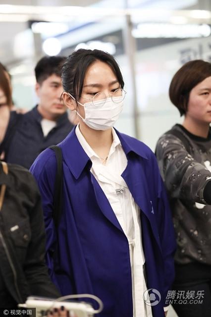 周笔畅深夜现身机场难掩倦容 这才是货真价实的素颜啊！ - 4