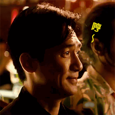 梁朝伟现身大连陪小朋友喂鸽子,影帝实在太亲切,感染力也很强!