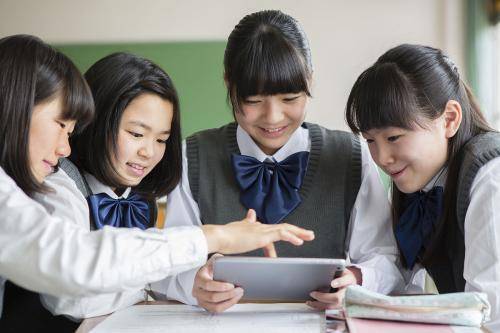 深圳的各个高中是如何管理学生使用手机的?