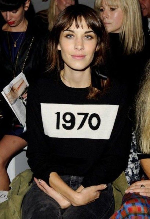 好,给大家介绍一下,这是本季最热门的新毛衣!@