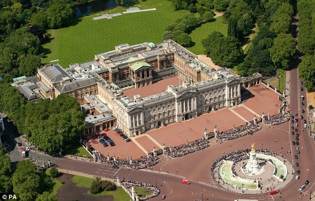 英国女王7名御厨相继离职 工作量太大还没加班补贴（组图） - 2