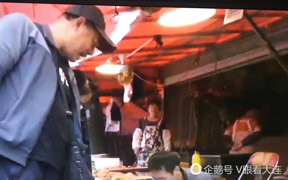 海鲜摊位收款二维码被偷换 监控拍下男子作案