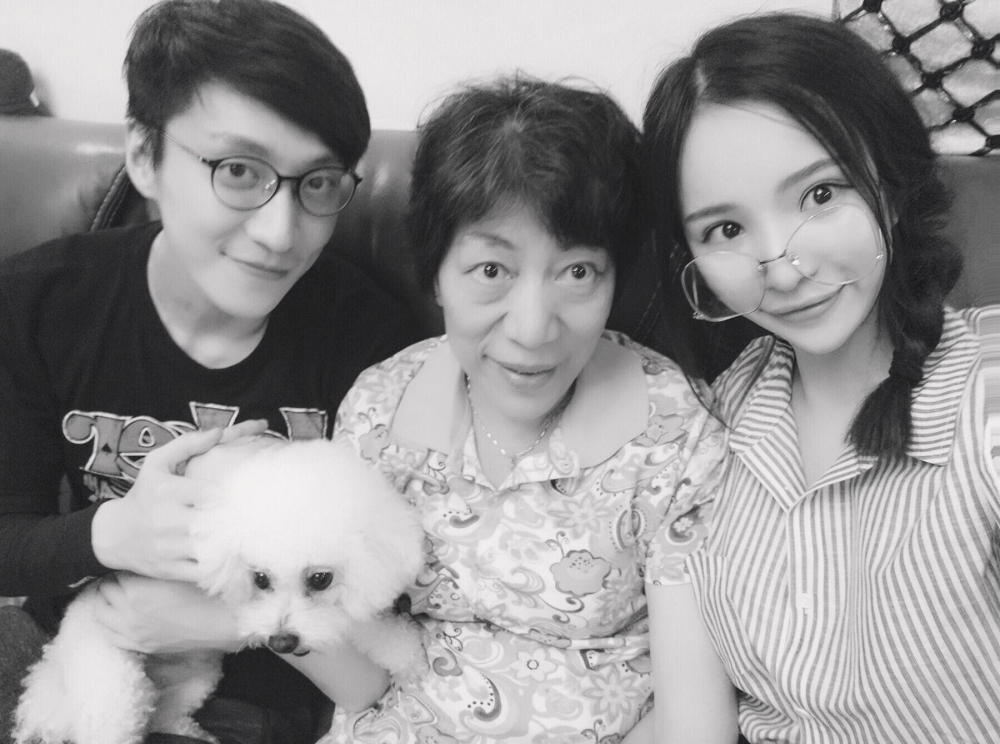 乔任梁生前女友晒恩爱照,黑白色调让人泪目