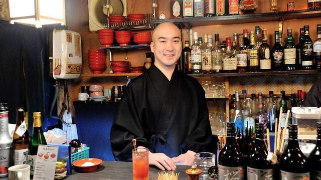 日本有家和尚酒吧 17年来深受女施主欢迎