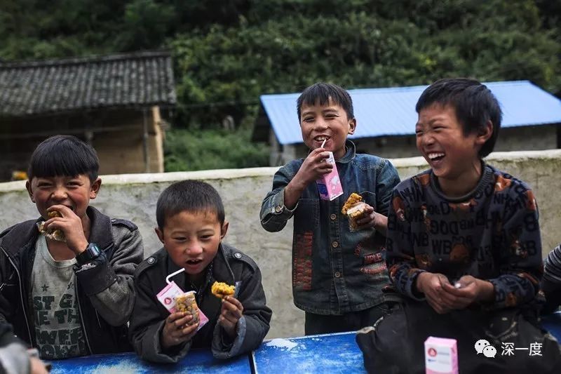 最后的代课老师:代课28年 月薪从60涨到800块