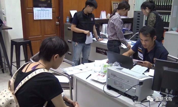 两名中国女“枪手”持假护照在泰国托福代考当场被捕（组图） - 2
