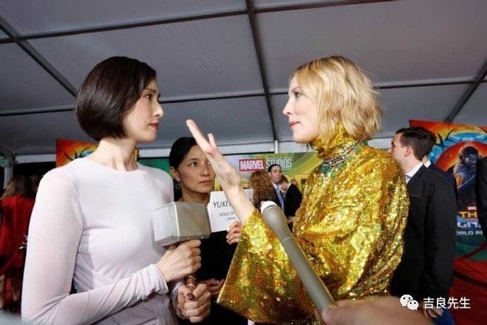 东西半球两大女王历史性同框,加起来一百岁的