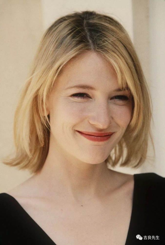 东西半球两大女王历史性同框,加起来一百岁的