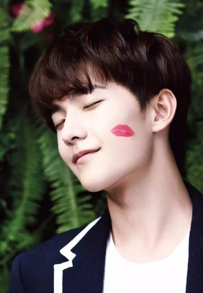 跨年流行玩假唱?胡一天、吴昕、纪凌尘、杨洋