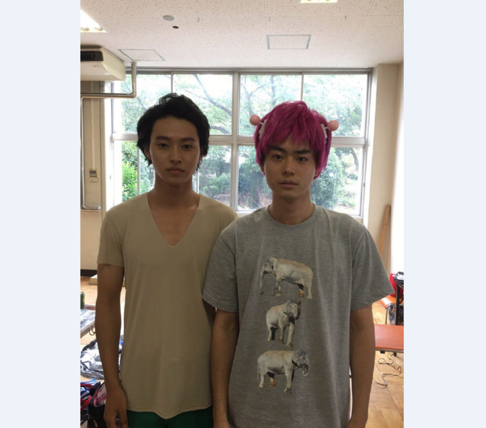 眼神亮了！菅田将晖探班《齐木楠雄的灾难》扮齐神