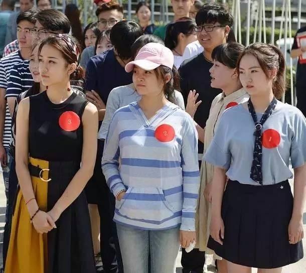 林妙可土气不好看了？路人镜头下无PS的她美的很脱俗！ - 3