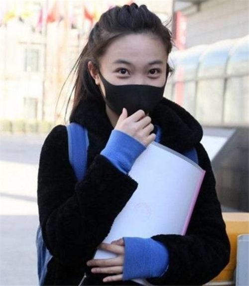 林妙可土气不好看了？路人镜头下无PS的她美的很脱俗！ - 8