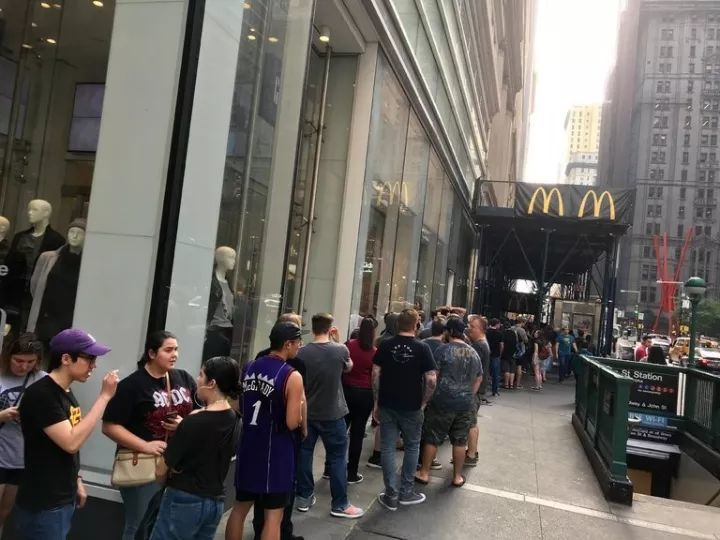 一小盒麦当劳四川辣酱在美国换来一辆车，好像找到发家致富之路了 - 4
