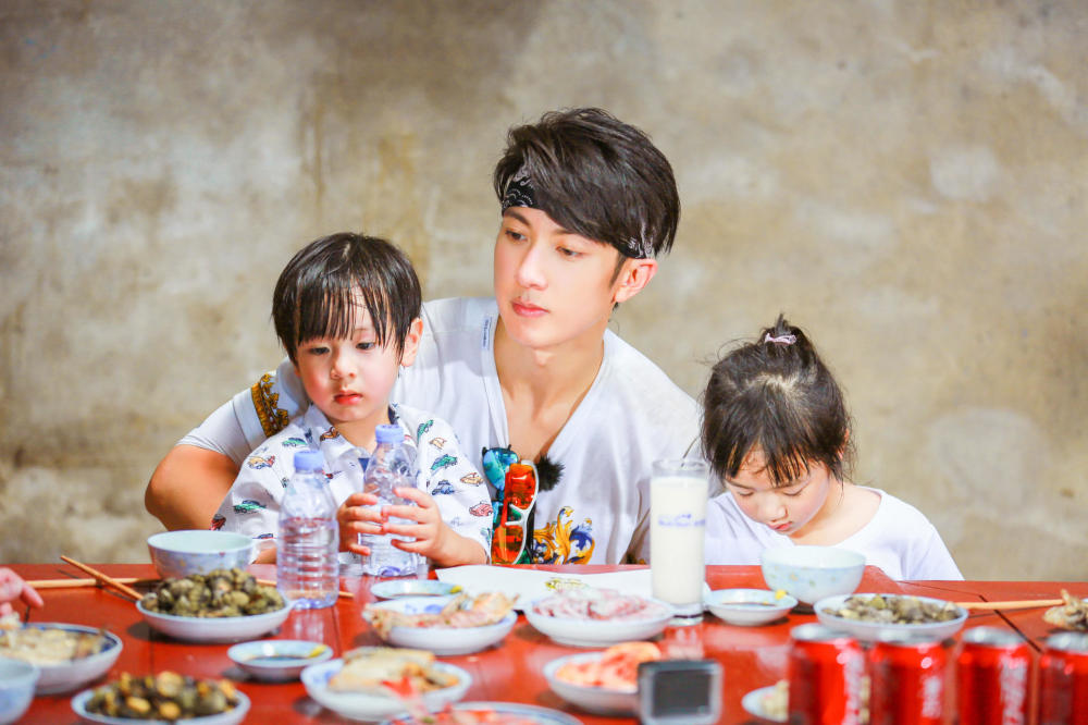 男生人口多_中国人口多图片(3)