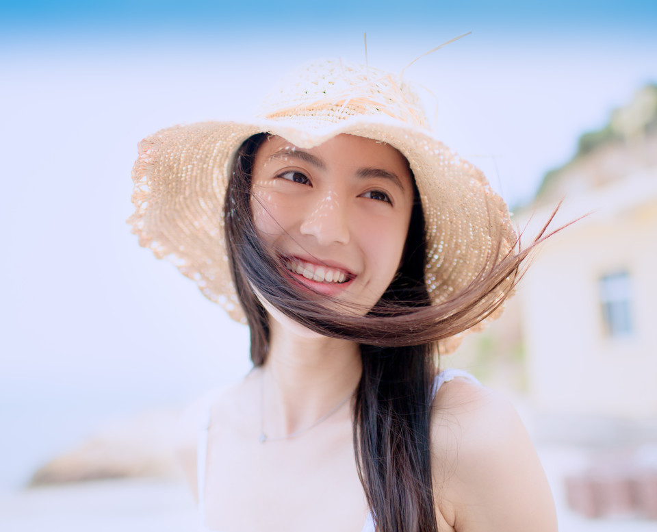 酷似姚晨的大嘴美女,笑容灿烂让人着迷