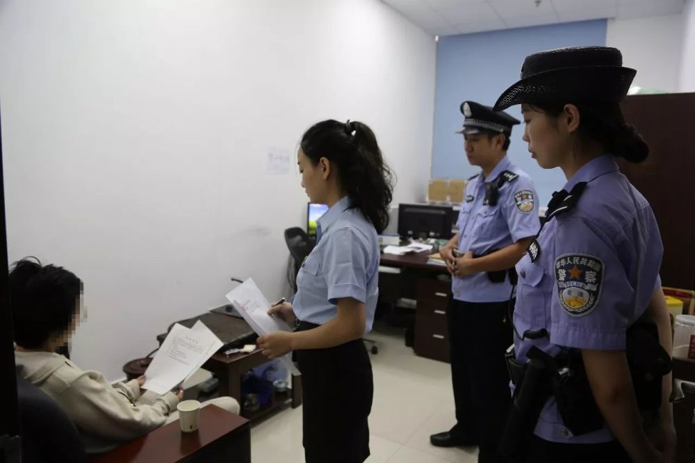 老赖拒不还款还玩失踪 深圳宝安机场被警方抓
