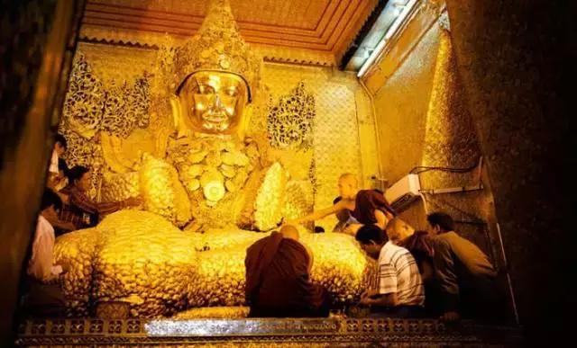 缅甸男子偷刮著名景点里佛陀雕像身上的黄金拿去卖钱（组图） - 3