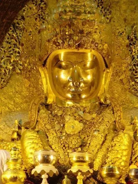 缅甸男子偷刮著名景点里佛陀雕像身上的黄金拿去卖钱（组图） - 14