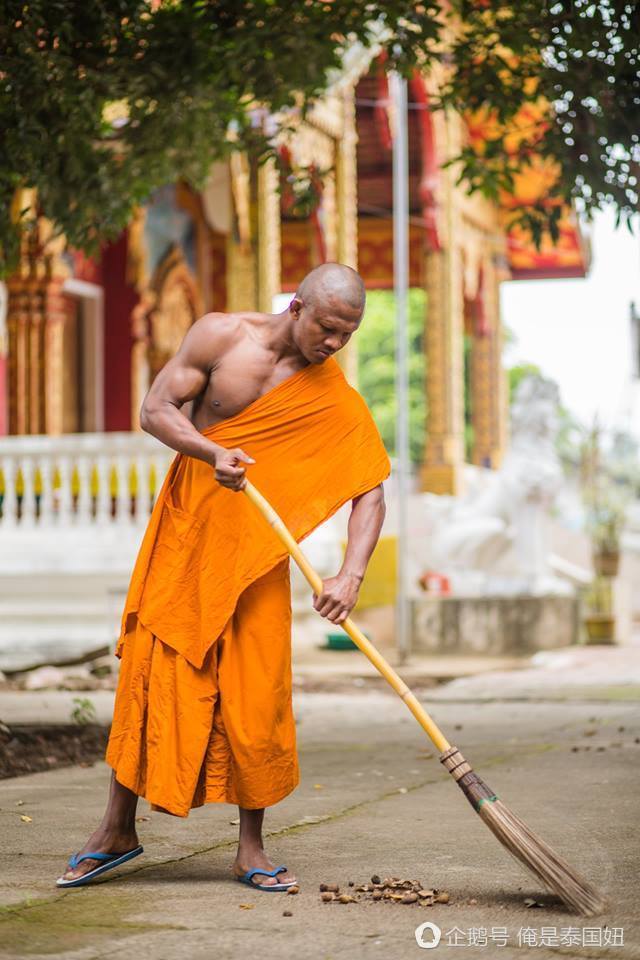 泰国拳王播求剃度出家，在寺庙找回内心的平静（组图） - 6