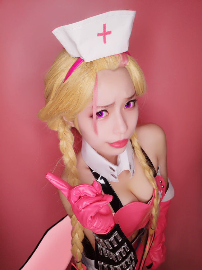 废物,滚过来让本小姐扎两针