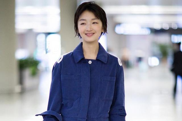 王子文和周冬雨同穿连体裤现机场,一个似超模