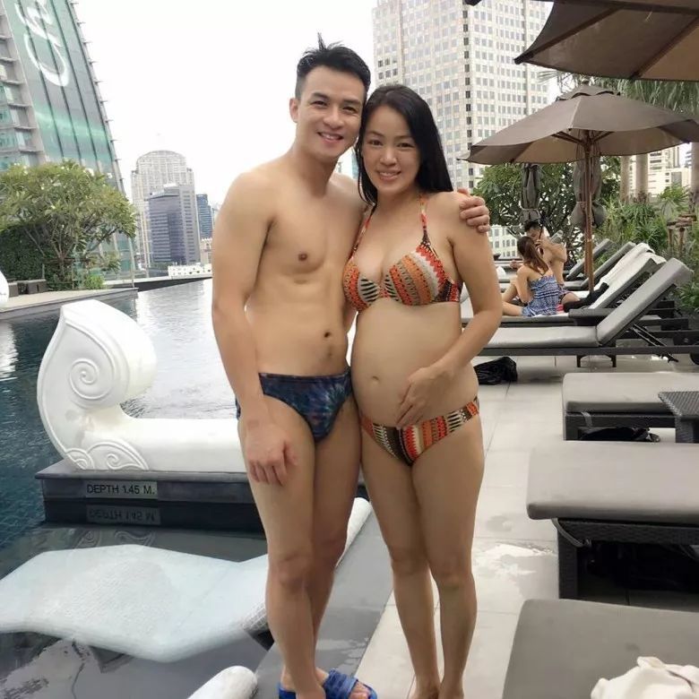 43岁艺人李漫芬晒大肚与老公合照，网民赞：两个上围都好丰满 - 3