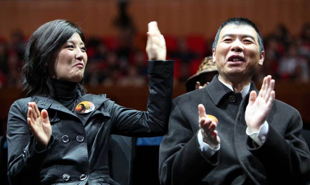 大年初一冯小刚家给男人们跳舞的苗苗,是不是