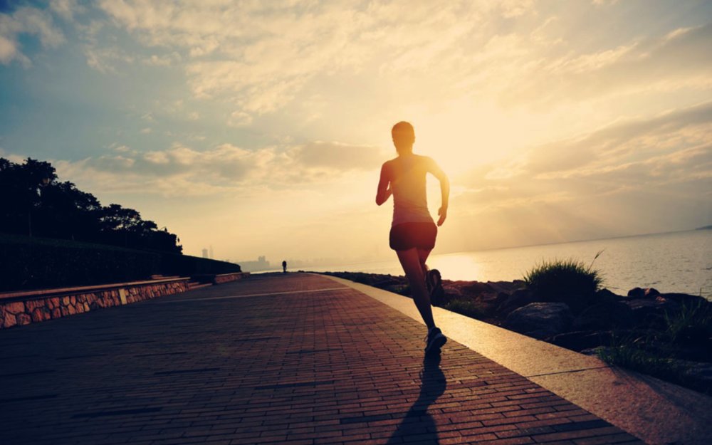 每天上下班跑跑步,对你的身体健康大有帮助哦,健康体魄跑起来吧