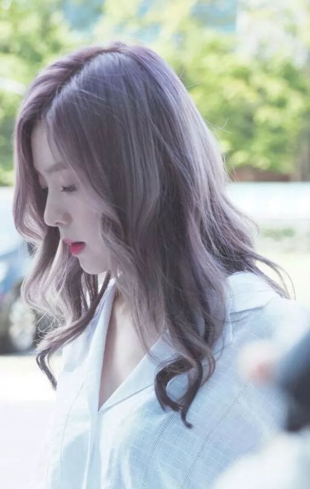 还在万年黑长直?秋冬的发色需要点颜色看看!