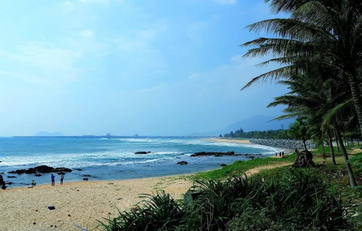 除了是中国冲浪胜地,万宁日月湾风景也很美