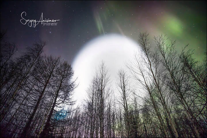 西伯利亚夜空惊现神秘白色光团 网友：UFO来了（组图） - 2