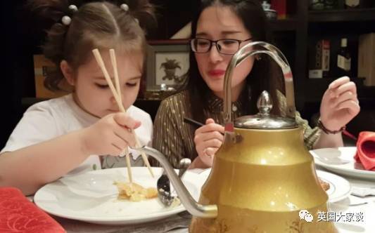 5岁能说8国语言含中文，她成BBC年度百大女性最幼一位，惊呆全场（组图） - 25
