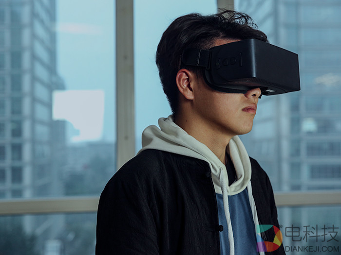 爱奇艺i71VR一体机体验:无需手机 带上它你就