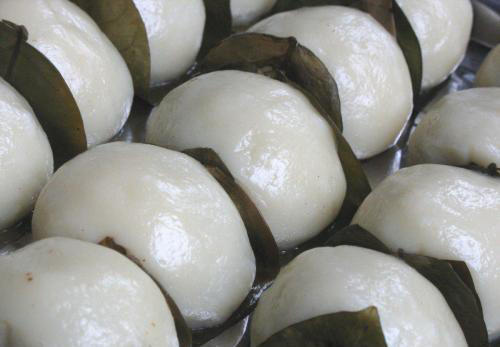 叶儿粑是四川怀远县的特产,选料很考究,而且口感软糯,口味有咸甜两种