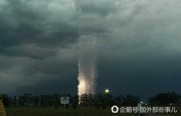 阿根廷天空现神秘光束 如一扇通往天堂之门（组图） - 2