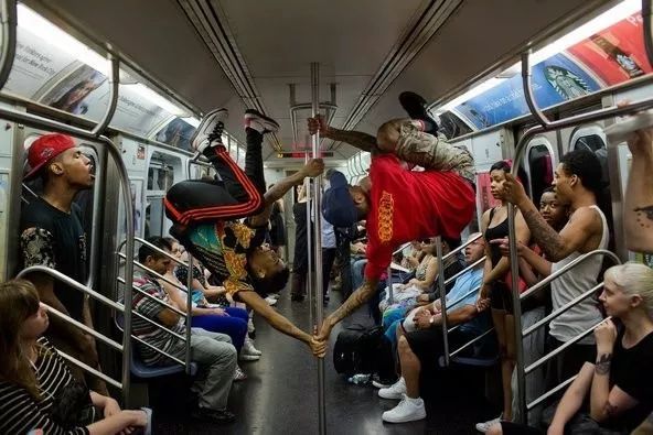 尿骚冲鼻老鼠成灾，一度被称为“世界上最危险的地方”，这就是让人又爱又恨的纽约地铁站 - 33