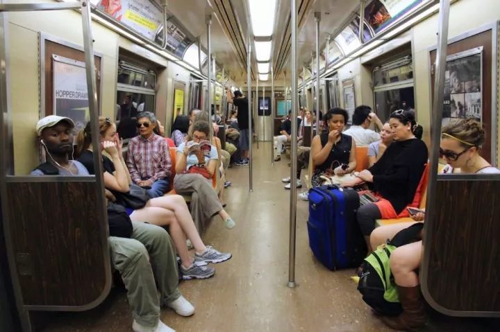 尿骚冲鼻老鼠成灾，一度被称为“世界上最危险的地方”，这就是让人又爱又恨的纽约地铁站 - 23