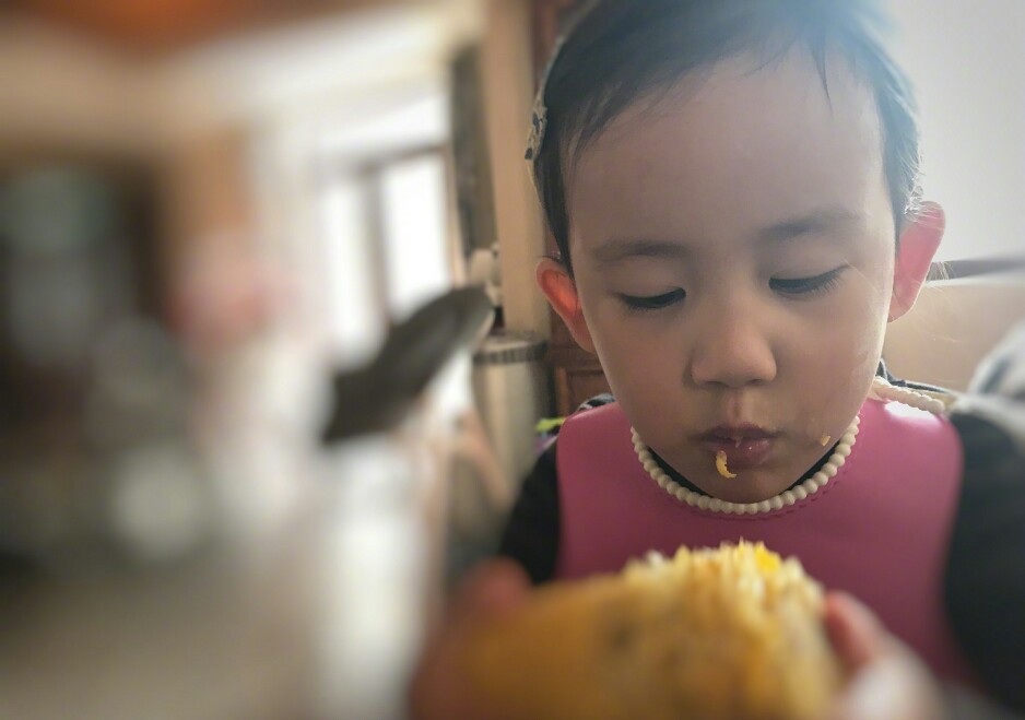 黄磊小女儿游泳之后领到糖,大赞教练:每次都能