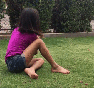 搞笑gif:这狗粮撒的,都看吃醋了