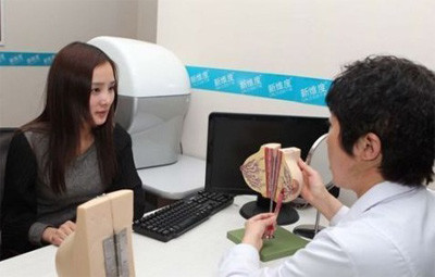 马天宇袭胸杨幂:摸起来不小