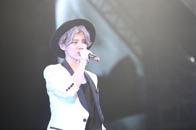 鹿晗首开演唱会落泪 邓超自称小鹿爸爸