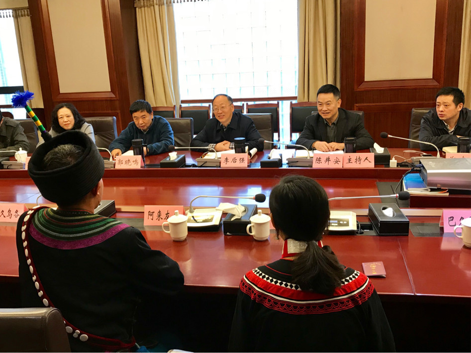 省社科院重奖精准扶贫对口点 尔吉村首批大学生