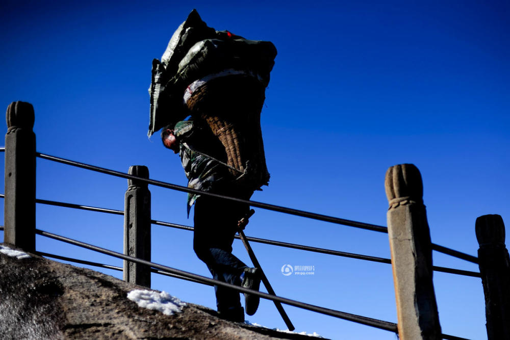 中国人的一天:华山独臂挑夫