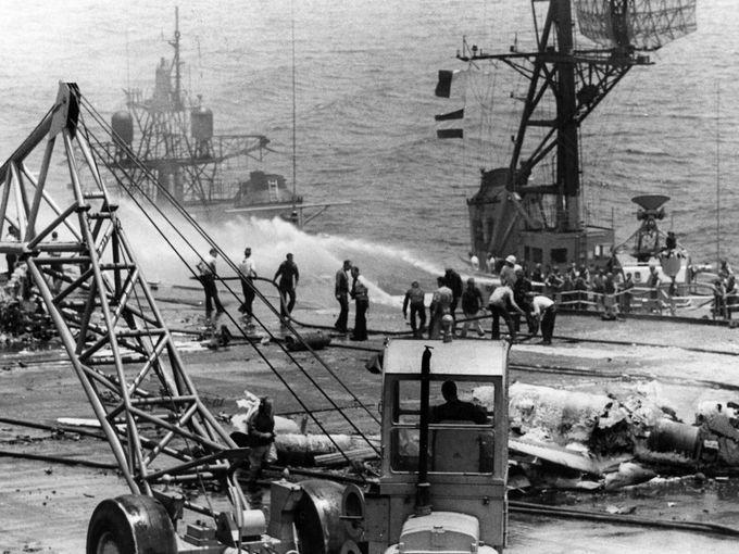 光炸甲板有用吗?说说一艘航母受到何种程度的