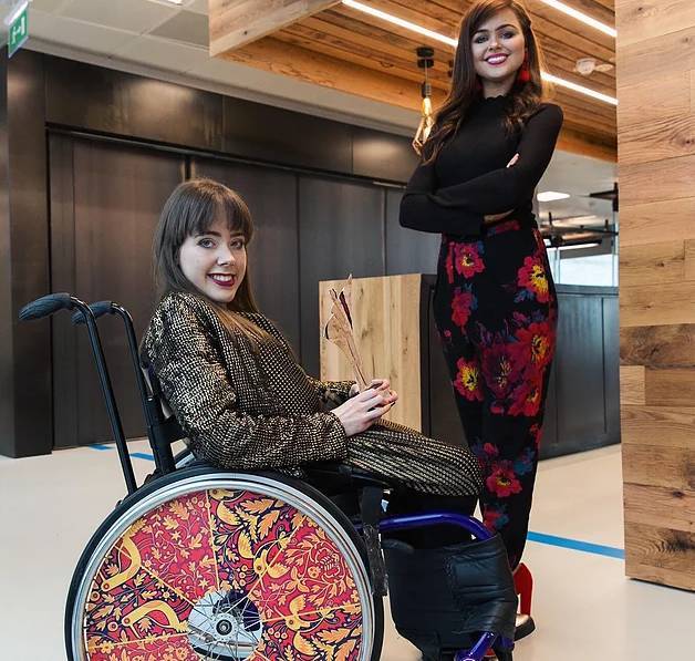 她拥有最美双腿,却天生无法行走,把轮椅变成3d动画,更让1450万残障人