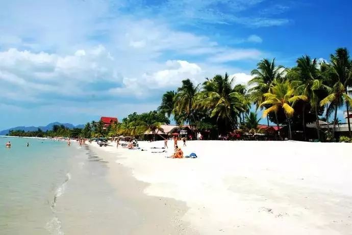 这个美丽的东南亚小岛让三毛都为之着迷,每一片海域都