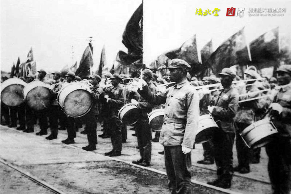 【军事博览】 军乐手的行头 (水南星采编制作)Martial music hand dress - 水南星 - 水南星精品博园 【军事博览】 军乐手的行头 (水南星采编制作)Martial music hand dress - 水南星 - 水南星精品博园