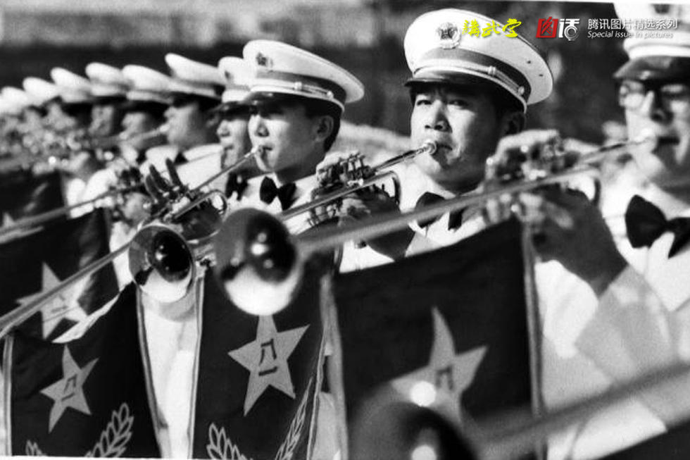 【军事博览】 军乐手的行头 (水南星采编制作)Martial music hand dress - 水南星 - 水南星精品博园 【军事博览】 军乐手的行头 (水南星采编制作)Martial music hand dress - 水南星 - 水南星精品博园
